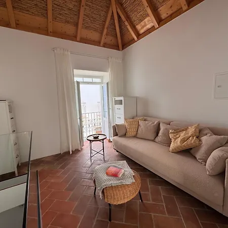 Hébergement de vacances Stylish Townhouse With Gallery In The Heart Of For Two *