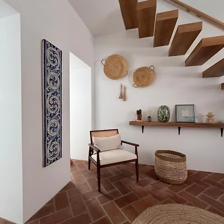 Stylish Townhouse With Gallery In The Heart Of For Two *