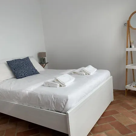 Stylish Townhouse With Gallery In The Heart Of Tavira For Two Ferienhaus