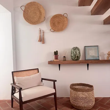 Stylish Townhouse With Gallery In The Heart Of For Two تافيرا