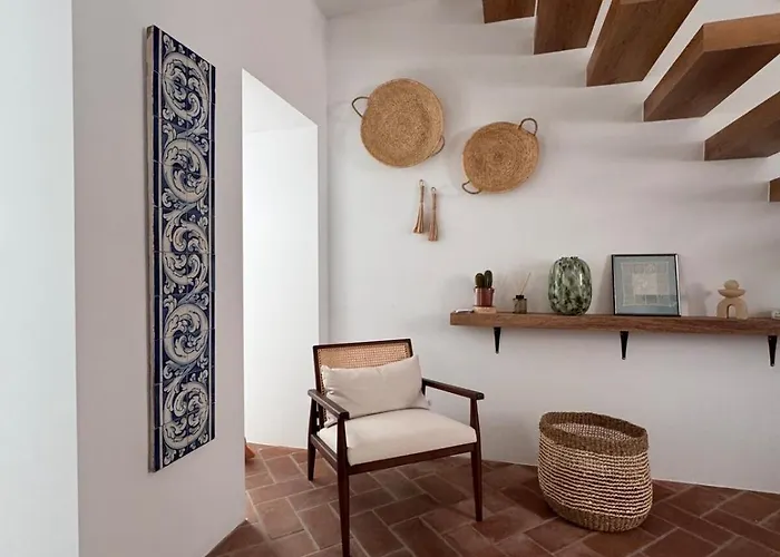 Stylish Townhouse With Gallery In The Heart Of For Two *
