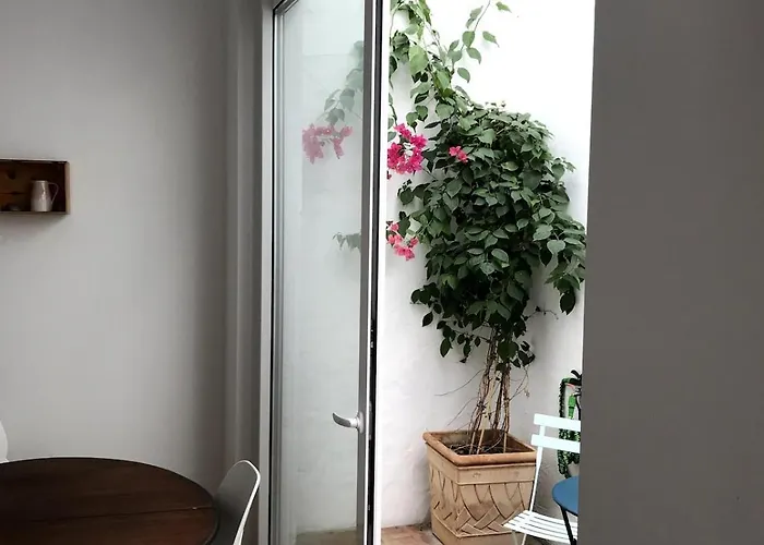 Stylish Townhouse With Gallery In The Heart Of For Two *