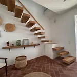 Stylish Townhouse With Gallery In The Heart Of For Two * タヴィラ