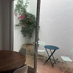 Stylish Townhouse With Gallery In The Heart Of For Two 別荘