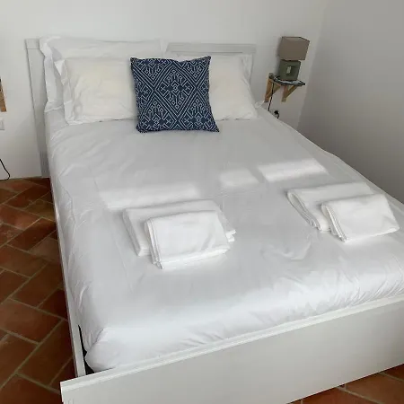 Stylish Townhouse With Gallery In The Heart Of Tavira For Two * Tavira