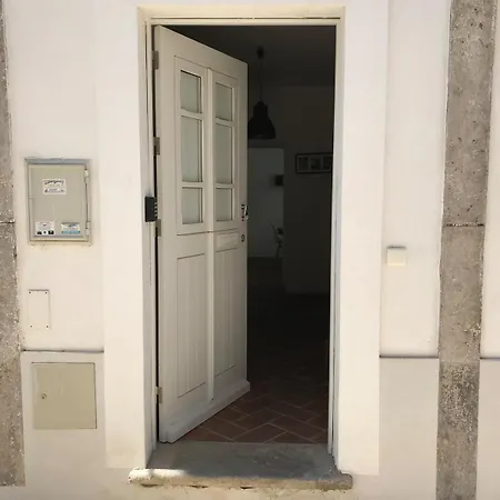 Stylish Townhouse With Gallery In The Heart Of For Two 別荘 *